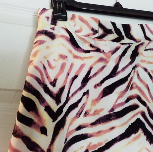 KENDALL & KYLIE Patterned Skirt. Nature, Watercolor, Abstract Inspired. NEW NWT - Picture 7 of 14